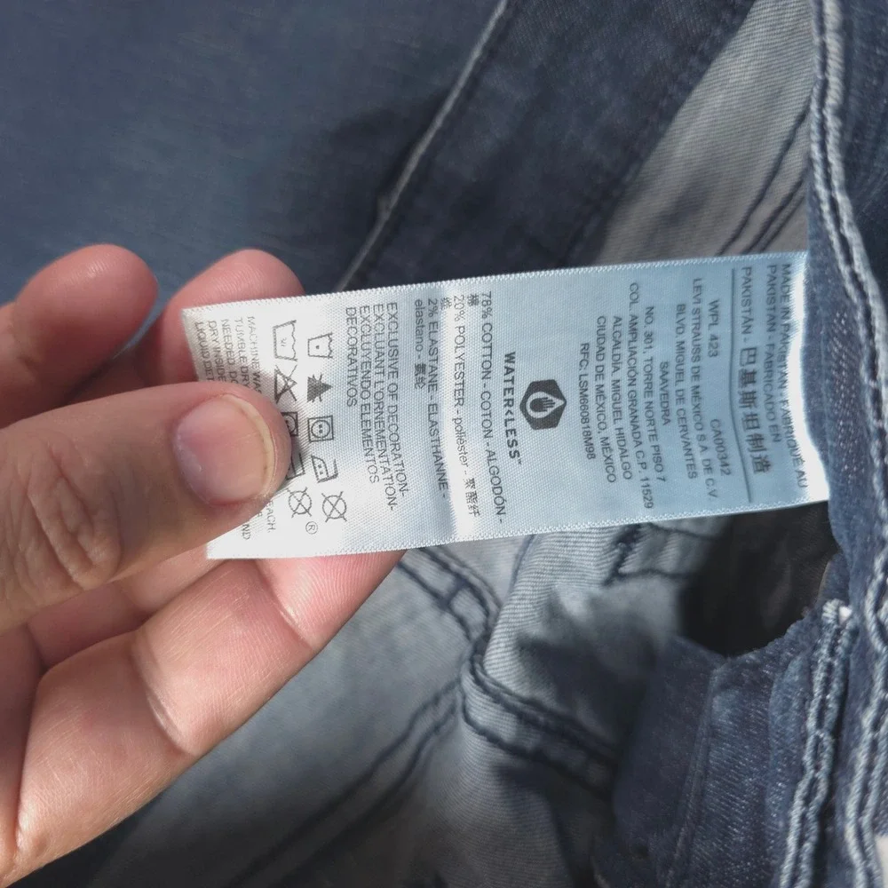 Signature Levi Strauss Mid Rise Skinny Jeans - Shaping Dark Wash - 4M W27 L30‎